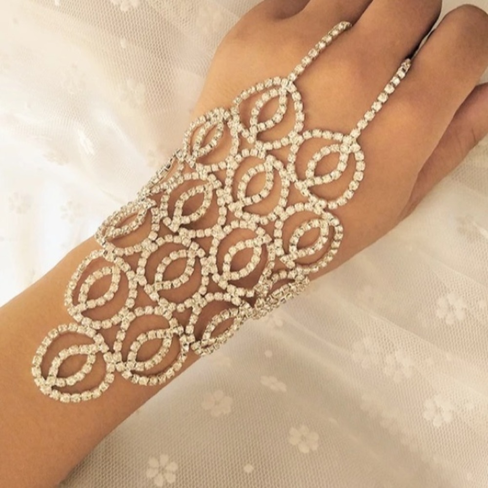 STATEMENT RING BRACELET